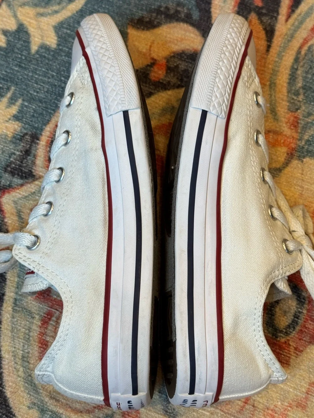 Converse low cut